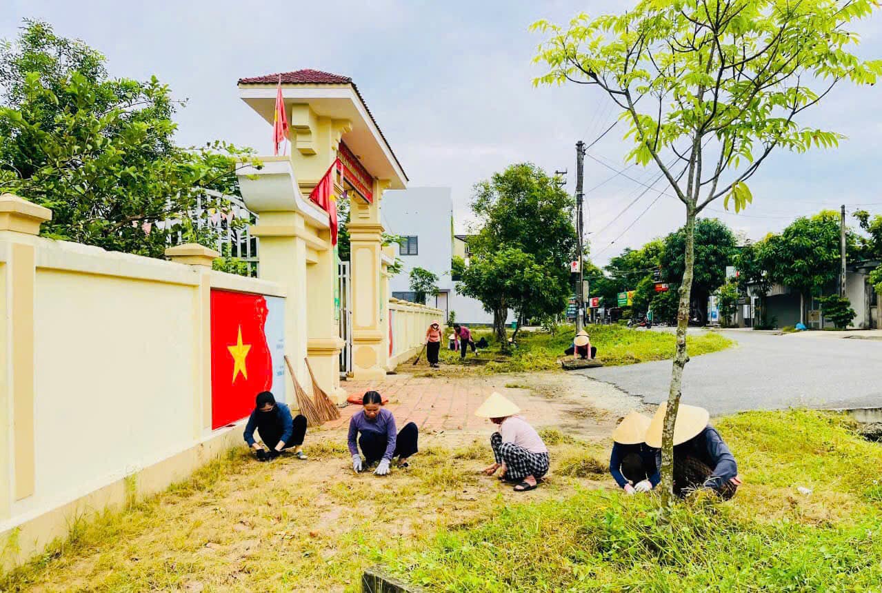 LỘC HÀ TỔNG DỌN VỆ SINH, LÀM ĐẸP CẢNH QUAN TRƯỚC NGÀY HỘI LỚN