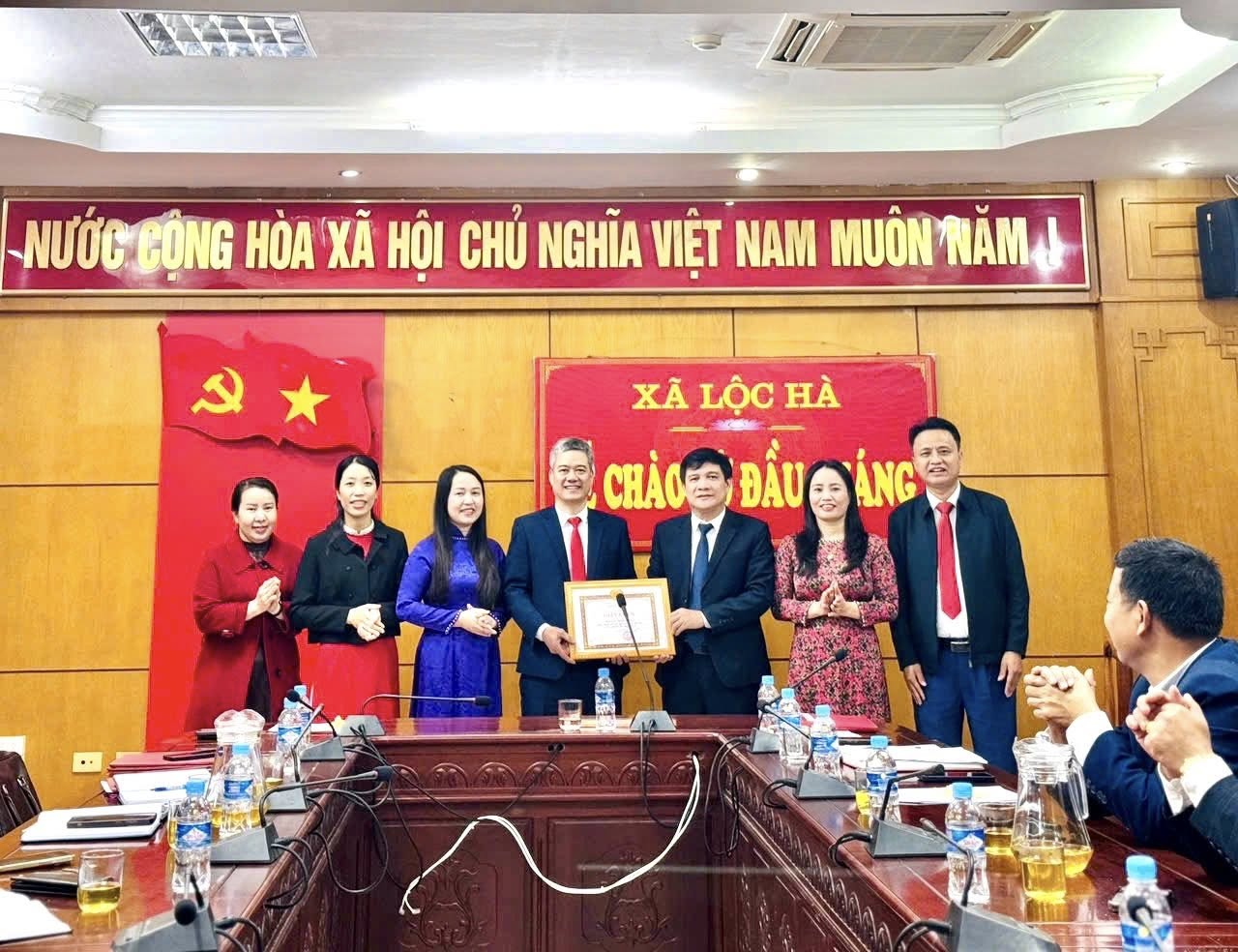 Các cơ quan Đảng ủy xã Lộc Hà tổ chức lễ chào cờ tháng 01 năm 2026