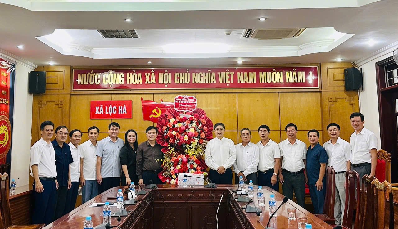 LINH MỤC LÊ NAM CAO - QUẢN HẠT, QUẢN XỨ TRUNG NGHĨA VÀ HỘI ĐỒNG, MỤC VỤ CÁC GIÁO XỨ, GIÁO HỌ ĐẾN CHÚC MỪNG NHÂN DỊP XÃ LỘC HÀ – TỈNH HÀ TĨNH THÀNH LẬP.