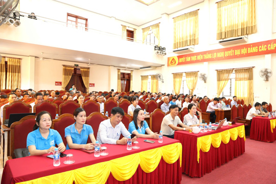 Lộc Hà tổ chức Hội nghị tập huấn nâng cao năng lực thực hiện Chương trình mục tiêu quốc gia giảm nghèo bền vững; triển khai hỗ trợ người dân cài đặt ứng dụng công dân số i-HaTinh và các dịch vụ số năm 2026