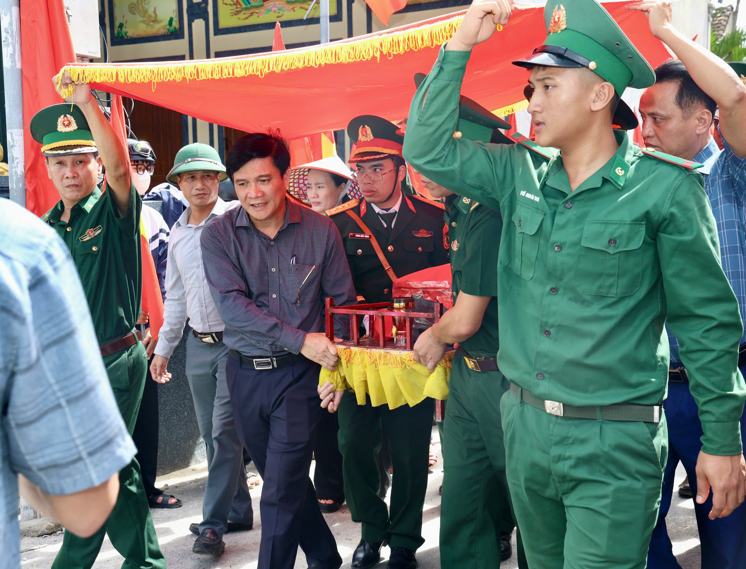 Lộc Hà trang trọng tiễn đưa hài cốt liệt sĩ Trần Văn Cầm về an nghỉ tại quê hương