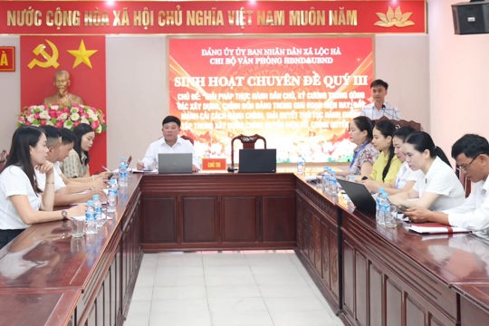 Chi bộ Văn phòng HĐND-UBND xã Lộc Hà sinh hoạt chuyên đề 