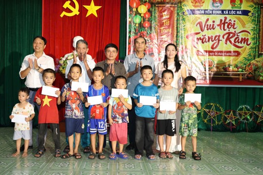 Yên Định rộn ràng “Vui hội trăng rằm” - sức sống mới từ ngôi làng sau sáp nhập 