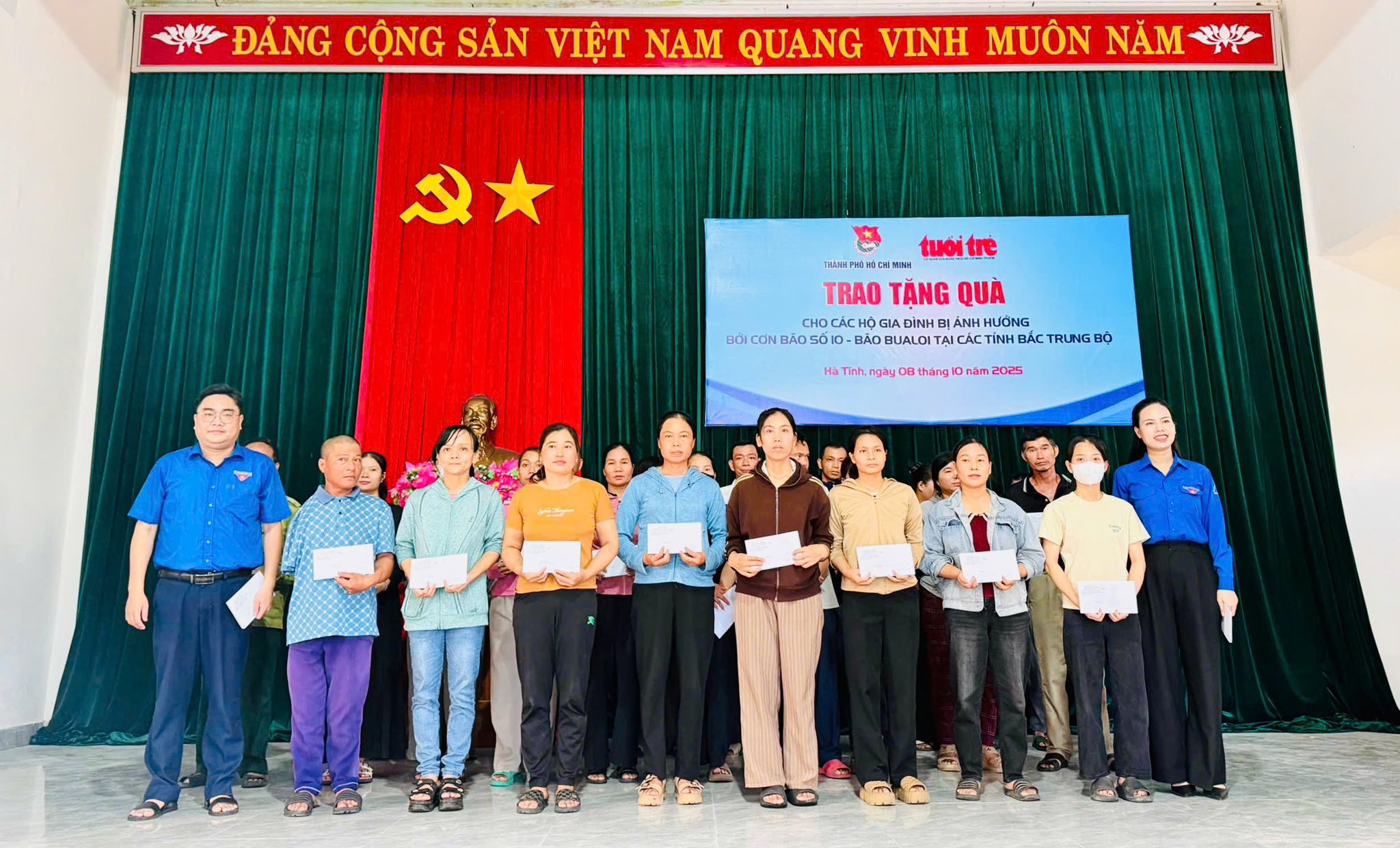 Tuổi trẻ TP Hồ Chí Minh trao hơn 1,5 tỷ đồng tới bà con Hà Tĩnh ảnh hưởng do Bão 
