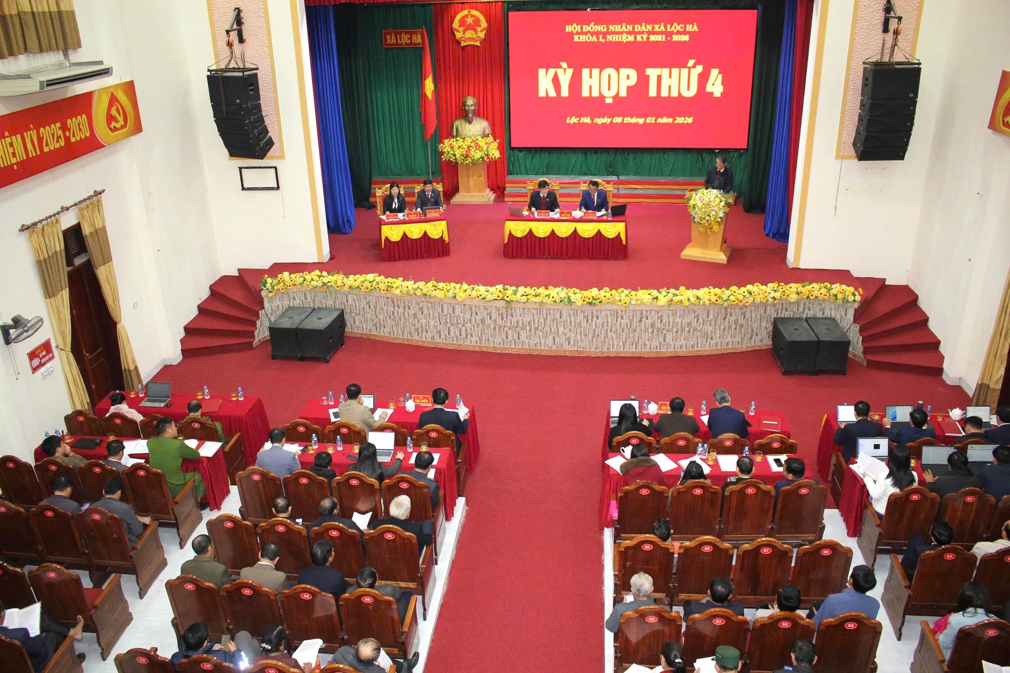 Khai mạc kỳ họp thứ 4 Hội đồng nhân dân xã Lộc Hà khóa I, nhiệm kỳ  2021 - 2026