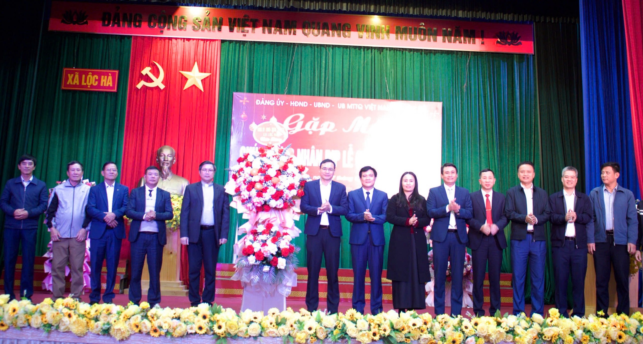 XÃ LỘC HÀ GẶP MẶT CHỨC SẮC, CHỨC VIỆC VÀ ĐỒNG BÀO CÔNG GIÁO NHÂN DỊP GIÁNG SINH NĂM 2025