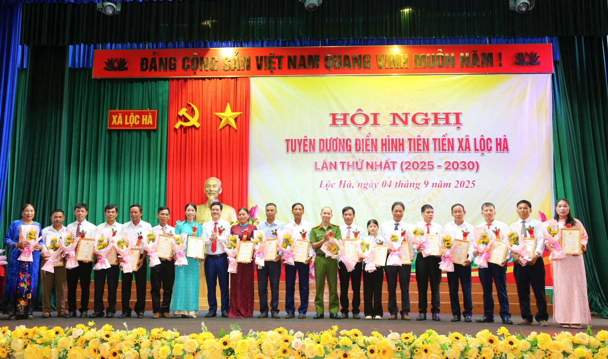 Lộc Hà tuyên dương 100 tập thể, cá nhân điển hình tiên tiến trong phong trào thi đua yêu nước giai đoạn 2020-2025 